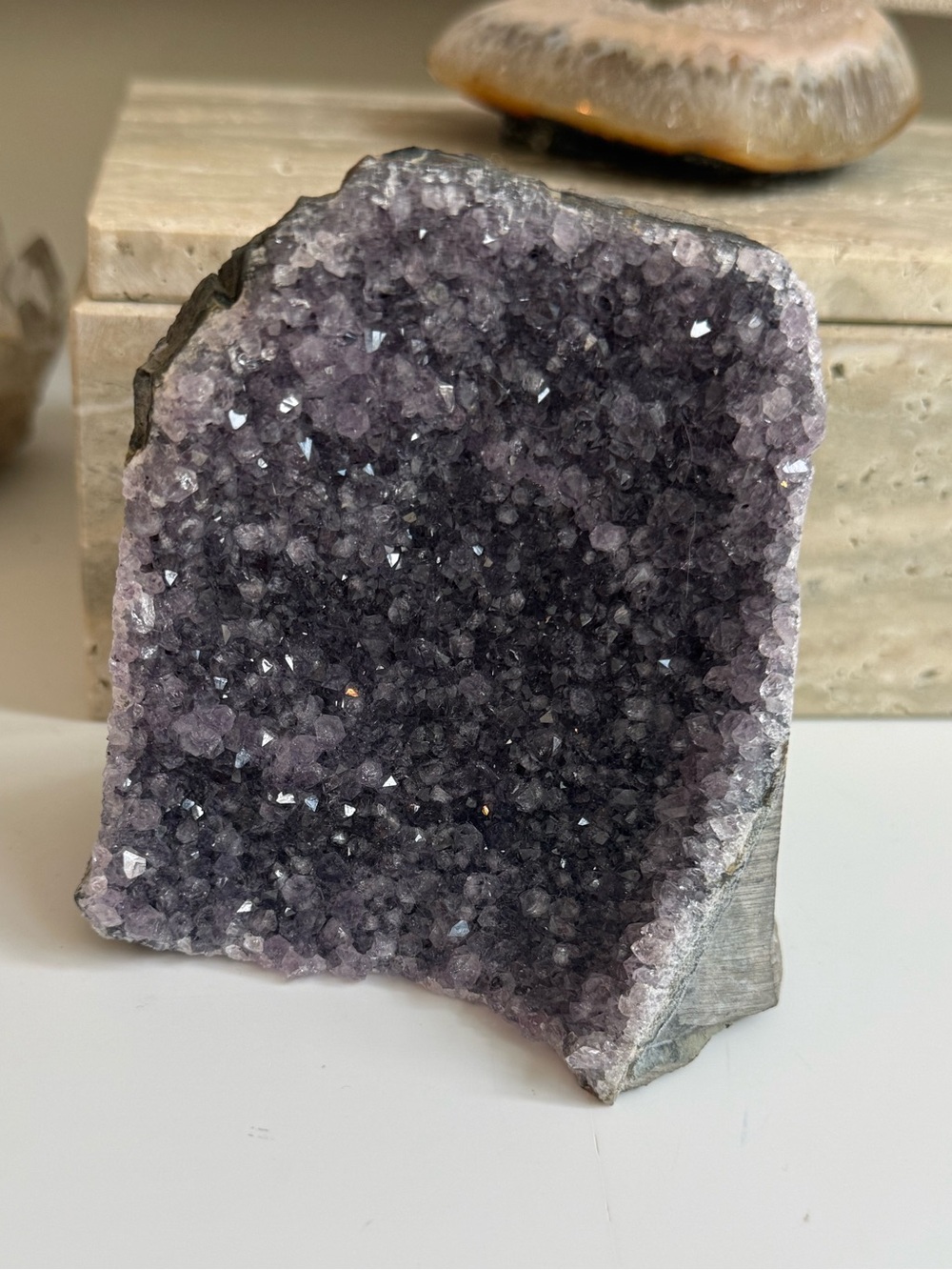 Natural sparkly amethyst cut base specimen from Brazil - Picture 3 of 6